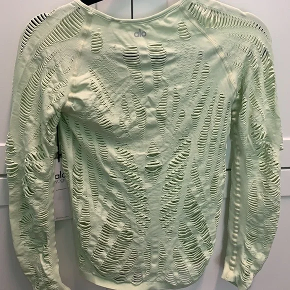 Alo Yoga top super cute - Picture 6 of 6